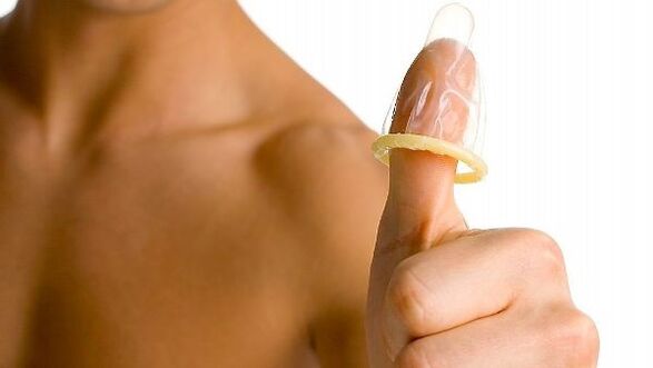 parmak ve gencin penis büyütme üzerinde prezervatif